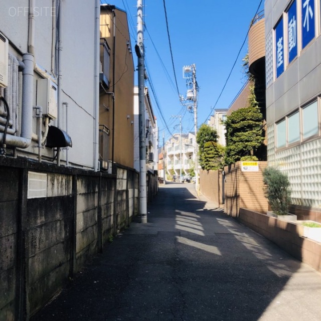 荒井ビル ビル前面道路