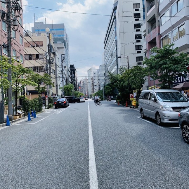 六甲第2ビル ビル前面道路