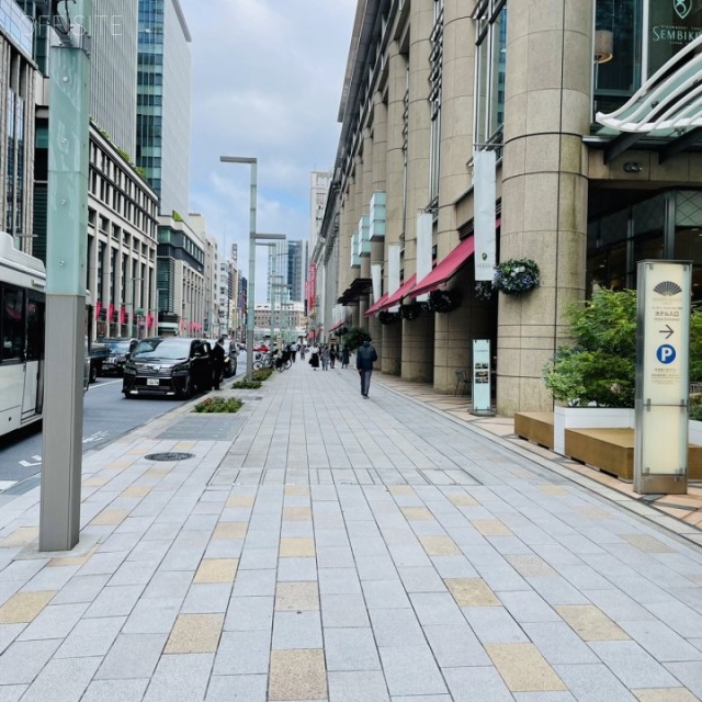 日本橋三井タワー ビル前面道路