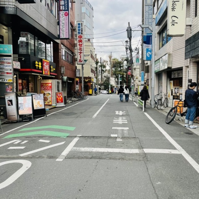 高円寺リリエンハイム ビル前面道路