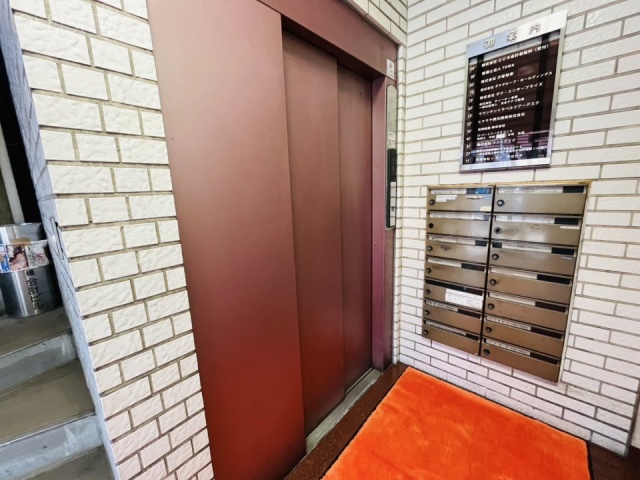 会計ビル エントランス