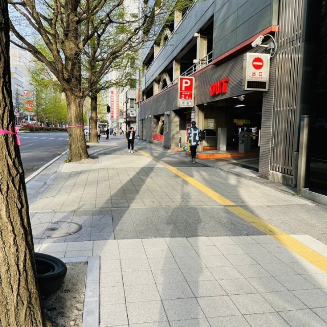 東洋ワークビル 前面歩道