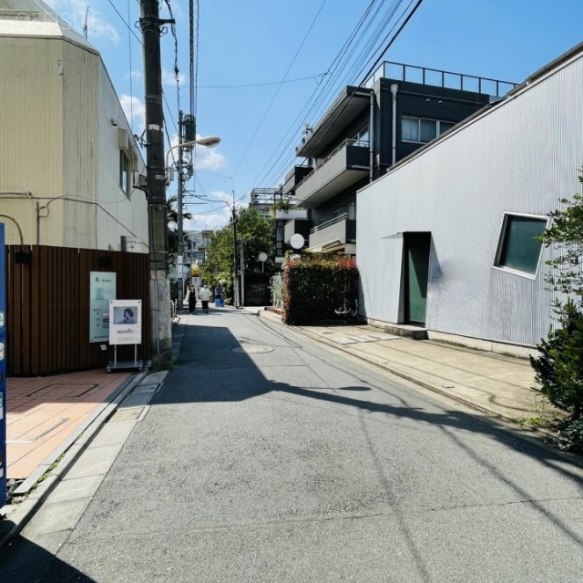 神宮前建物 ビル前面道路