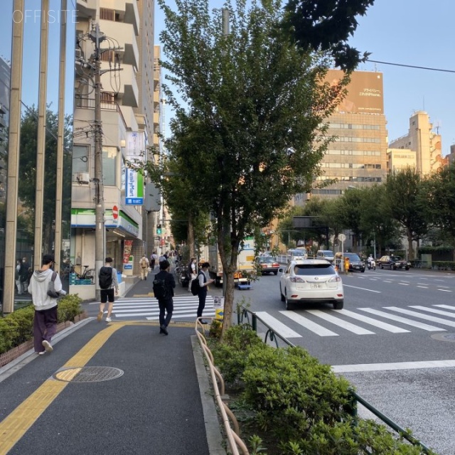 ヒューリック新宿5丁目ビル ビル前面道路