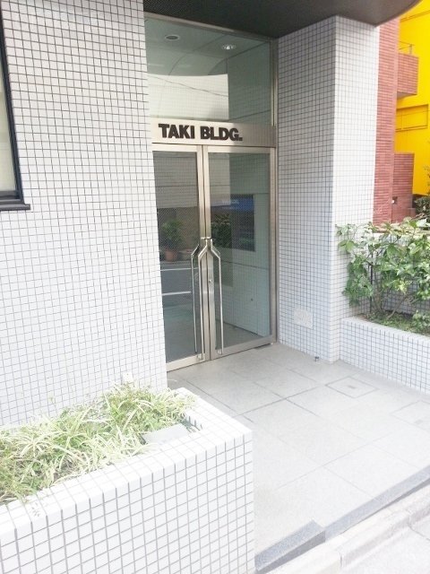 滝ビル エントランス