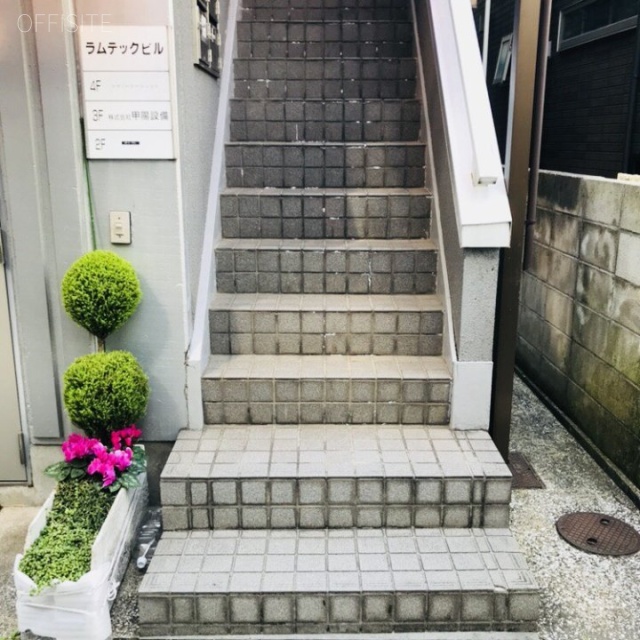 ラムテックビル エントランス