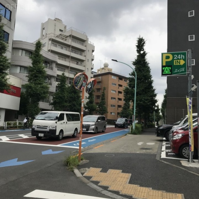 メゾン・ド・シモン ビル前面道路