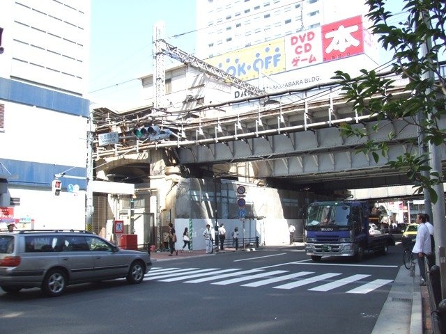 朝風二号館ビル ビル前面道路