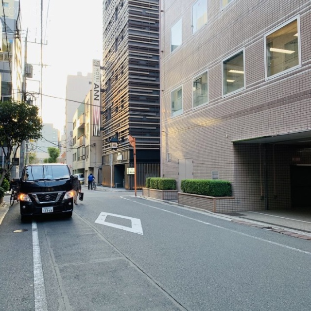 JS築地(日本綜合地所築地)ビル ビル前面道路