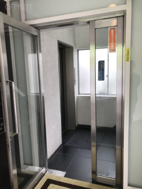市川ビル エントランス