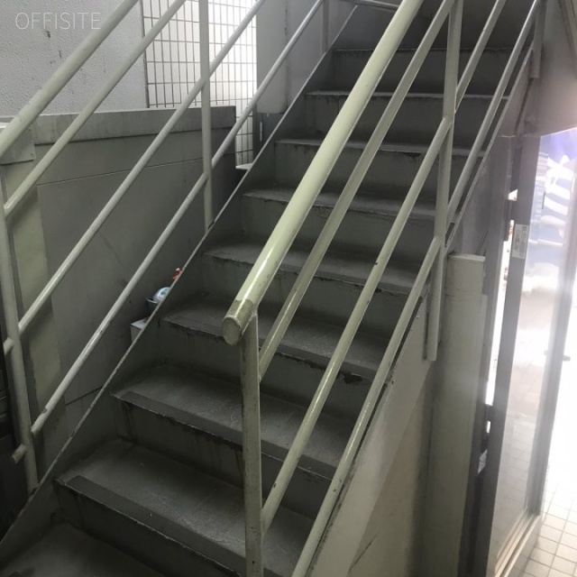 五反田丸江ビル 階段