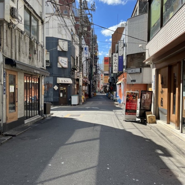 秋山ビル 前面道路
