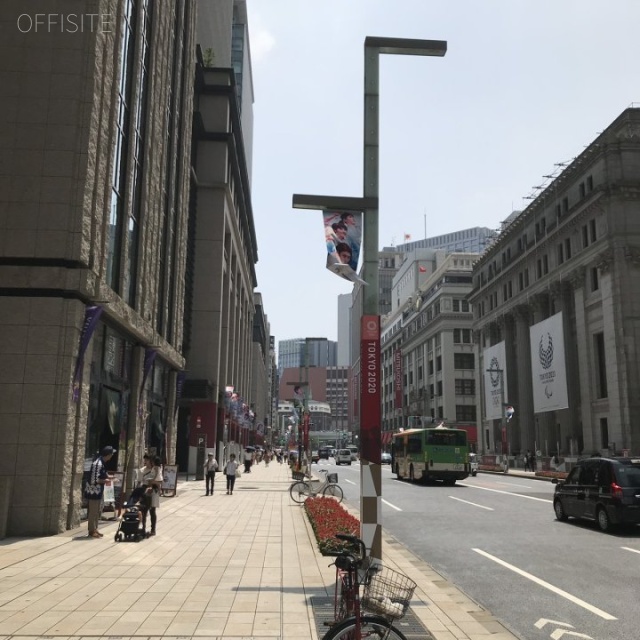 日本橋室町野村ビル ビル前面道路