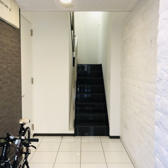 REB南青山ビル エントランス
