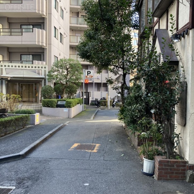 グランドネス渋谷 ビル前面道路