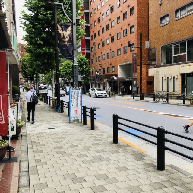 赤坂伊藤ビル　ビル前面道路