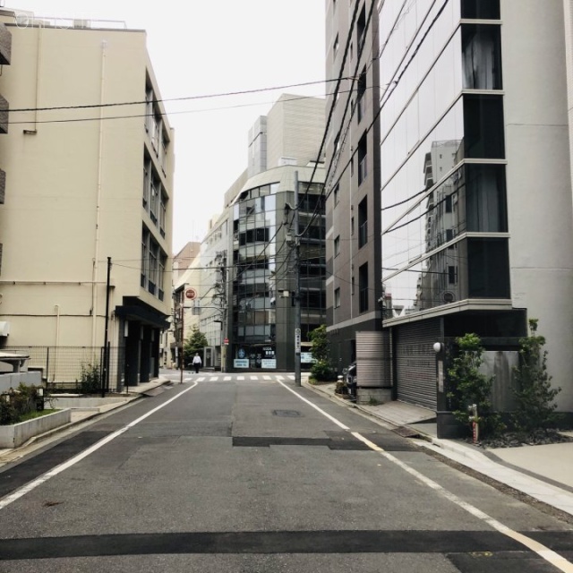 イトーピア岩本町一丁目ビル ビル前面道路