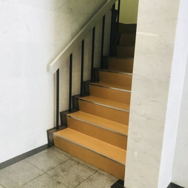 八重洲ヤヨイビル 階段
