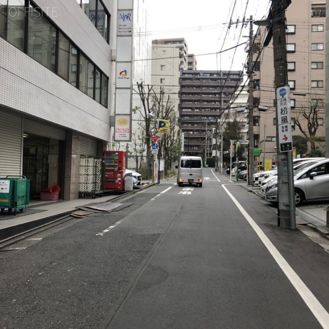 高村ビル ビル前面道路