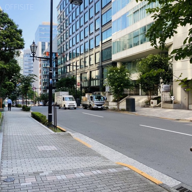 麹町駅プラザ ビル前面道路