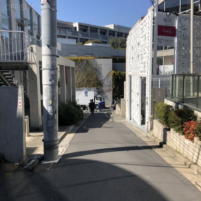 表参道LHビル ビル前面道路