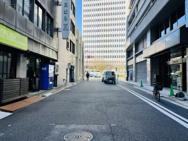 LINE VIEW 京橋　前面道路
