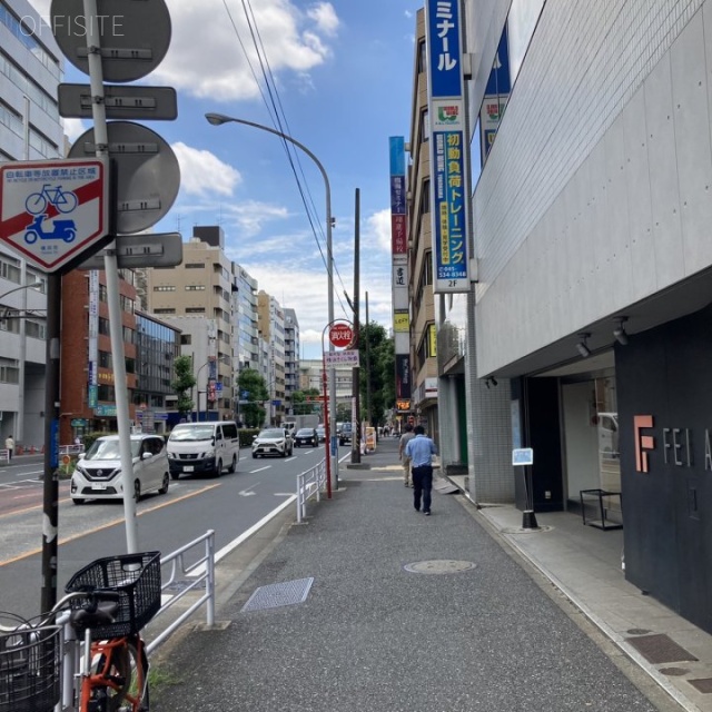 横浜鶴屋町ビル ビル前面道路