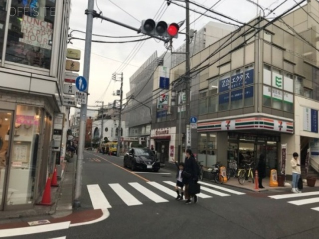 ヒューマンハーバー ビル前面道路