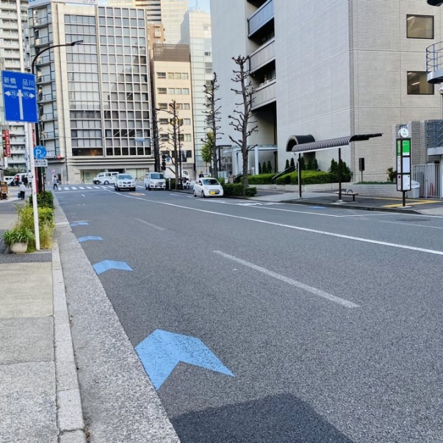 芝ヒロセビル ビル前面道路