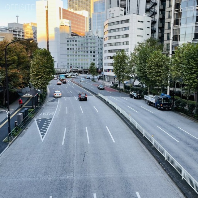 虎の門三井ビルディング ビル前面道路