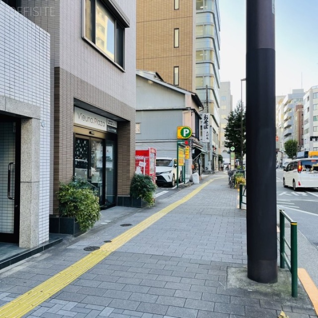 鈴木ビル 前面歩道