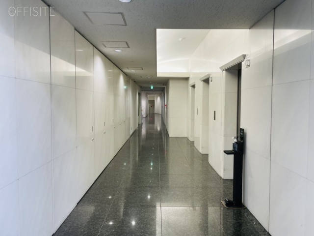 住友不動産六甲ビル　エレベーターホール