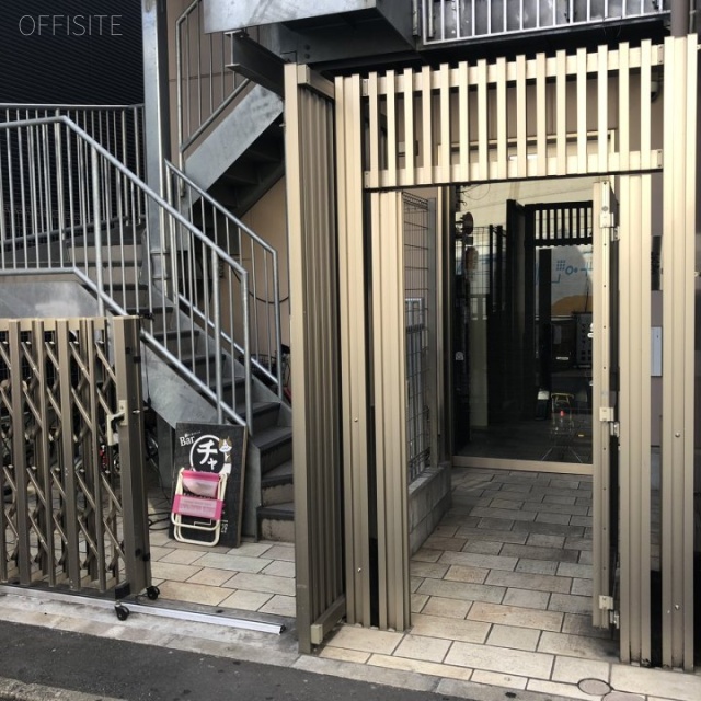 蕃ビル エントランス