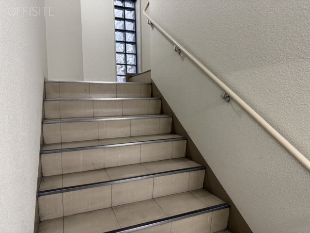 中央法規ビル　階段