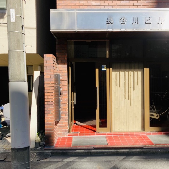 長谷川ビル オフィスビル出入口
