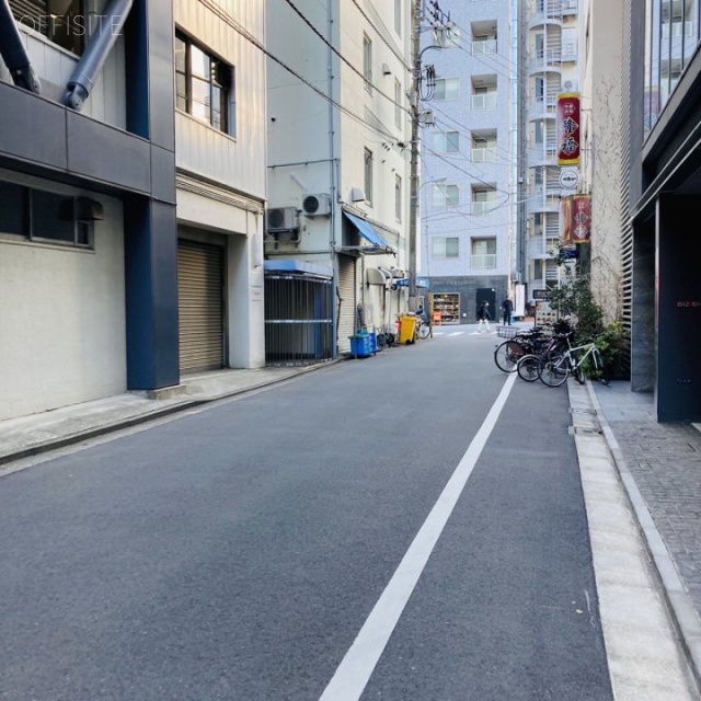 BIZ SMART 茅場町 ビル前面道路