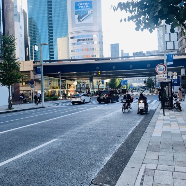 銀座リヨンビル ビル前面道路