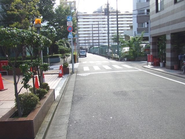 TOKYO YBビル ビル前面道路