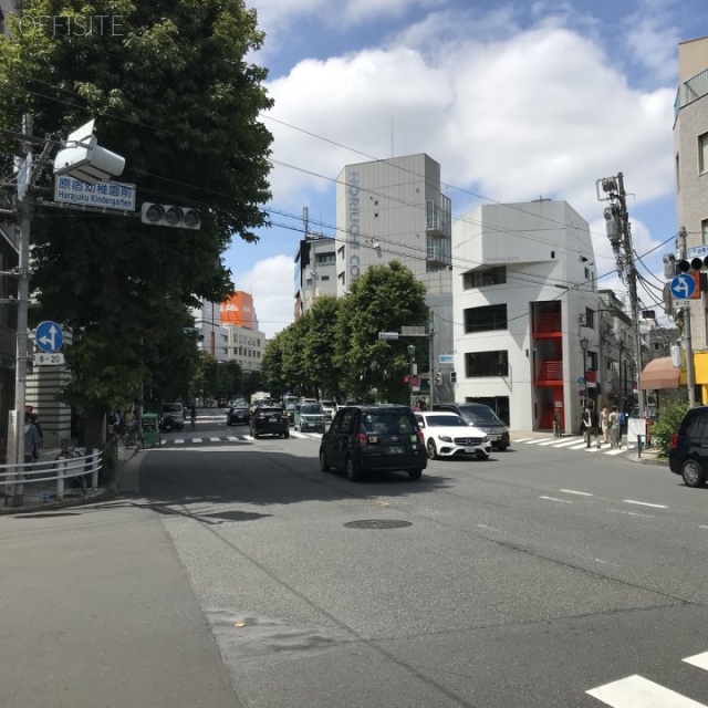 アケラビル ビル前面道路