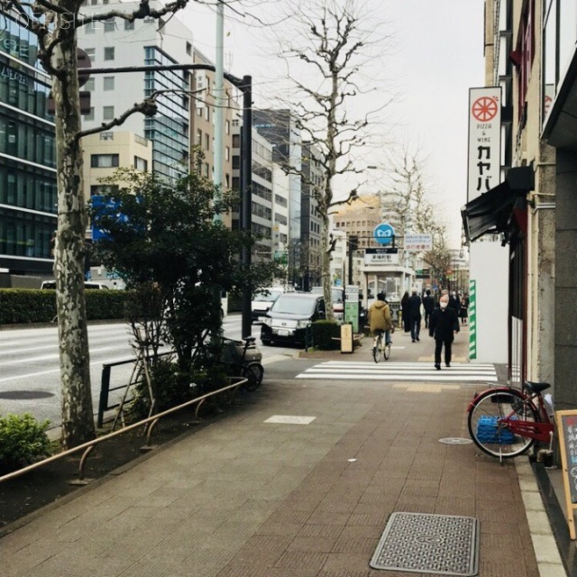 茅場町駅前ビル ビル前面道路