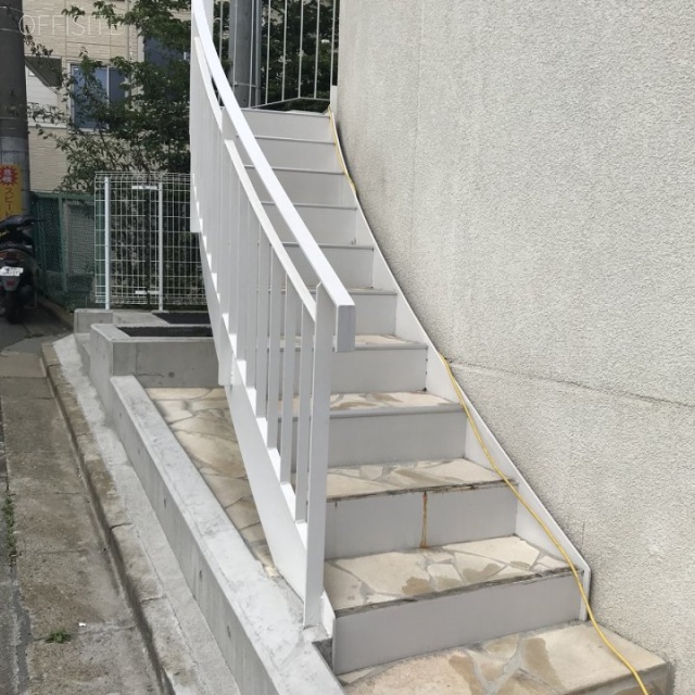 サード南青山 階段