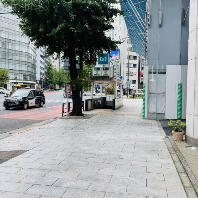小川町メセナビル 前面歩道