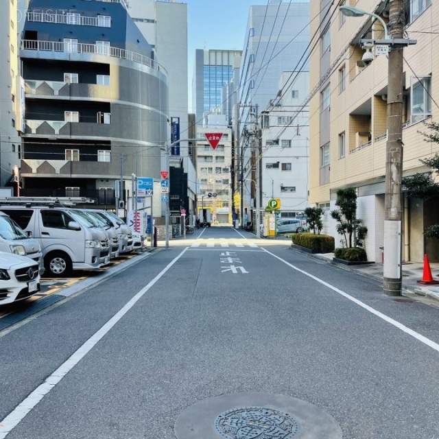 日本橋BNKビル ビル前面道路