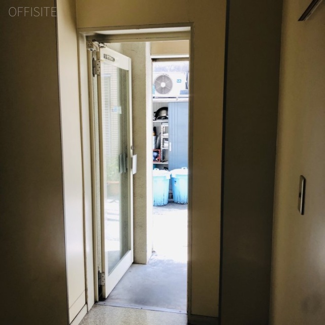 三栄ビル別館 エントランス