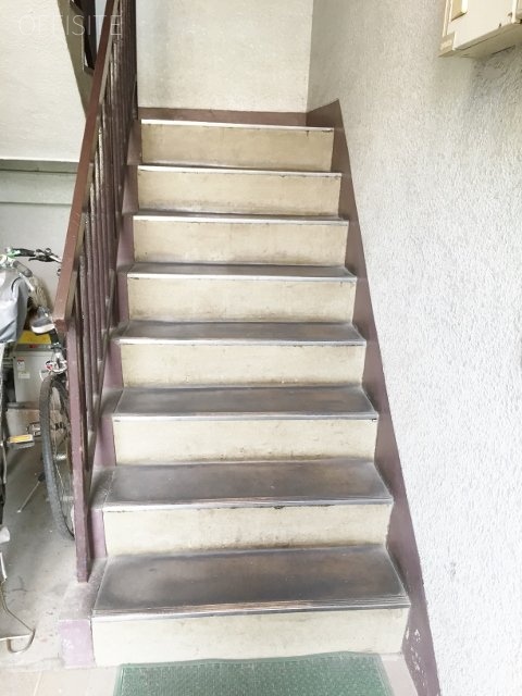 城田ビル 階段