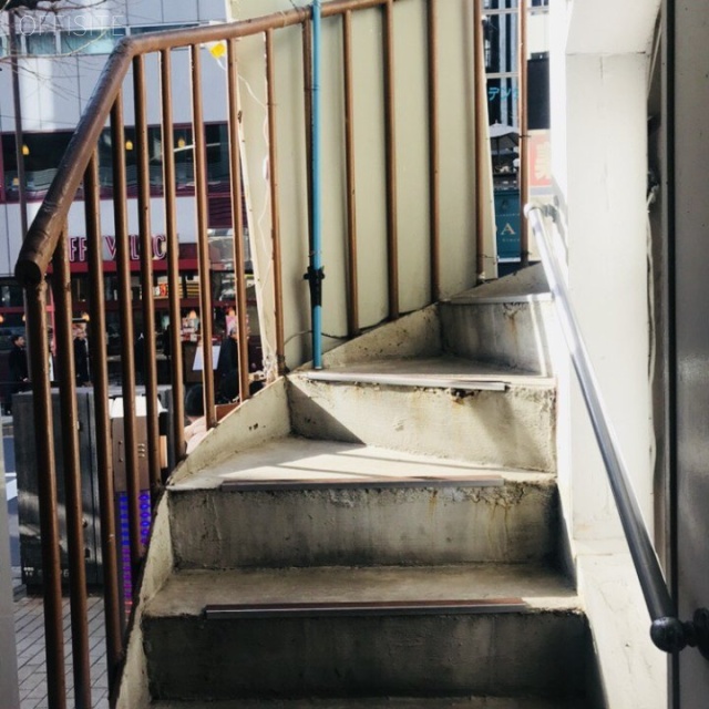麹町サンゴビル 階段