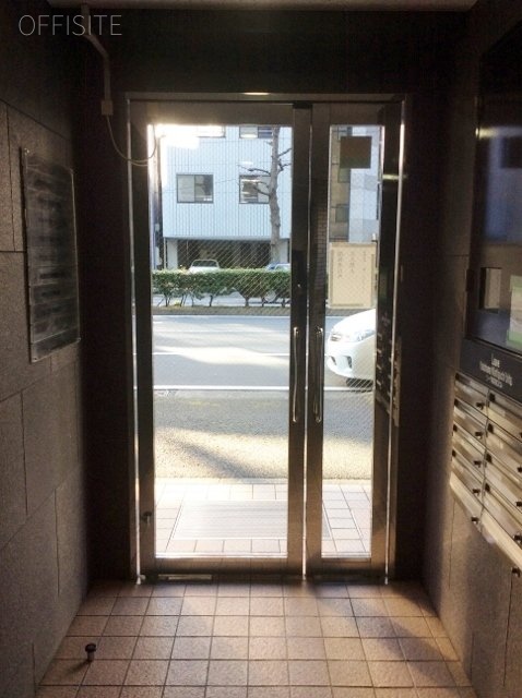 リーヴ横浜西口ビル エントランス