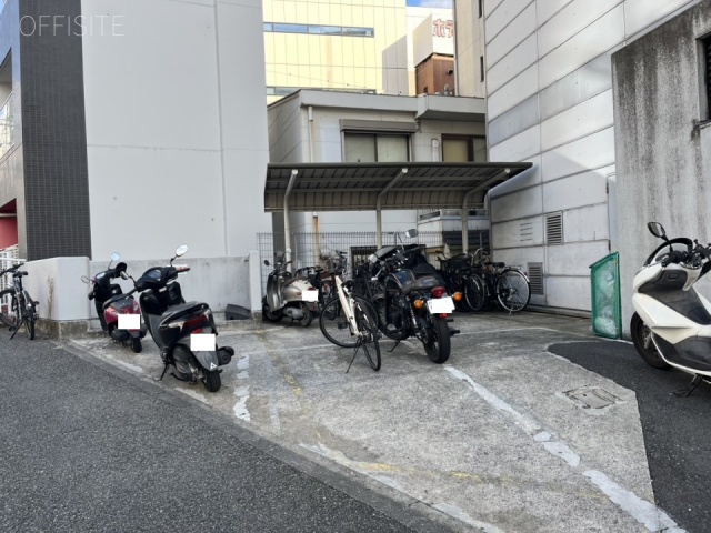 IWASAKI BLDG 駐車場