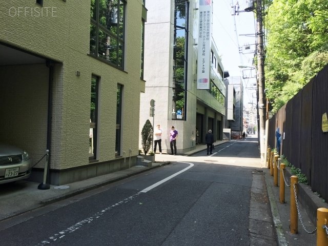 鈴木ビル ビル前面道路