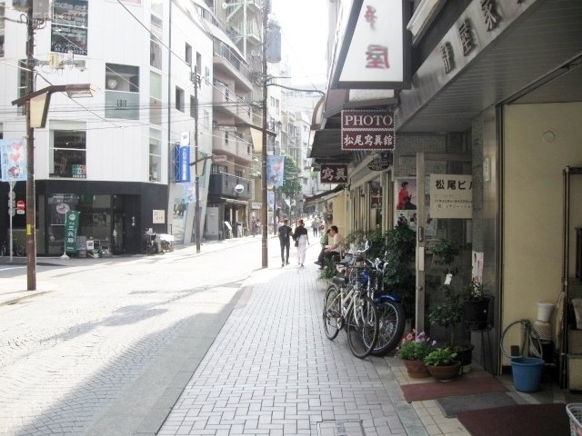 Azabu-You田中 ビル前面道路